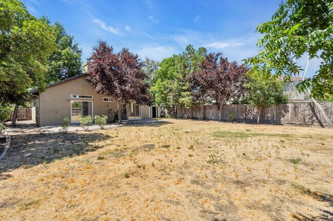 Building Photo - 8551 Summer Crest Ct
