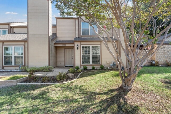 Foto del edificio - Updated Amazing Townhome
