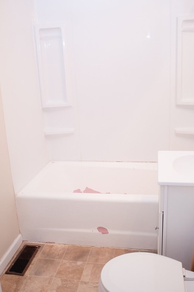 Photo - 3 Bedroom 1 Bath Near Campus House