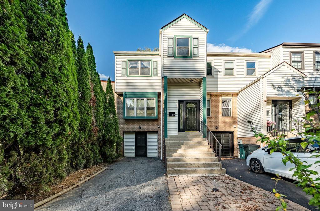 Primary Photo - 217 Ash Ln