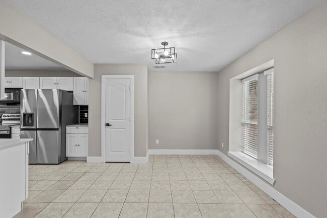 Building Photo - 1107 Londonderry Ave