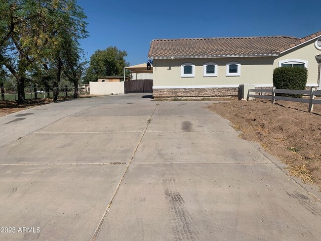 Building Photo - 5502 N 105th Ln