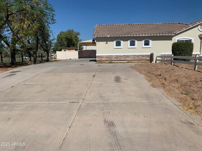 Foto del edificio - 5502 N 105th Ln