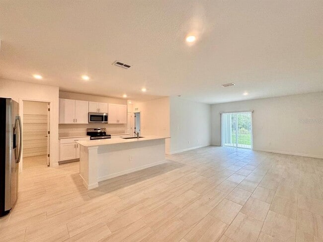 Foto del edificio - 17554 Pleasantview Blvd