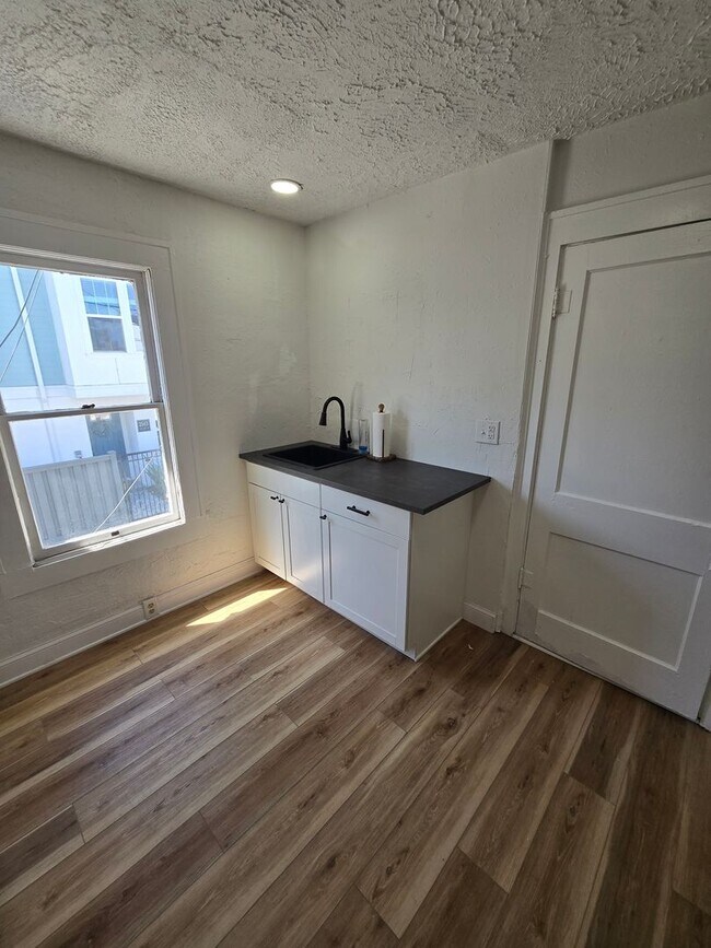 Foto del edificio - MOVE IN SPECIAL !! SPACIOUS 1/1 CONVENIENTLY LOCATED CLOSE TO DOWNTOWN ST. PETERSBURG