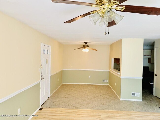 Building Photo - 139 Applegate Ln