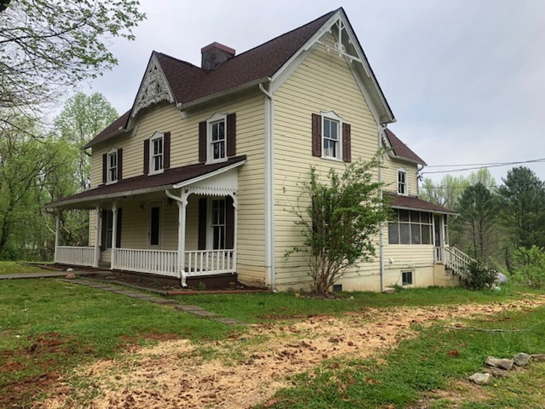 Primary Photo - 7237 Old Tuckaleechee Rd