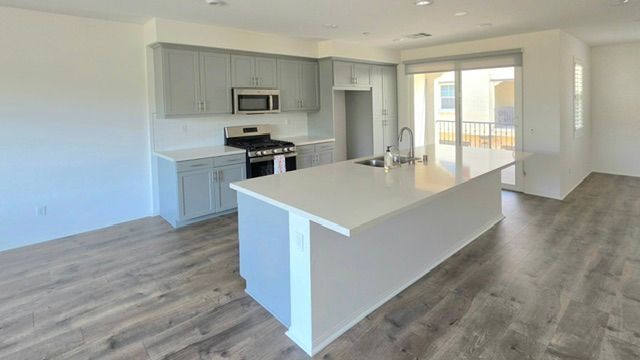 Foto del edificio - 8141 Garden Park St