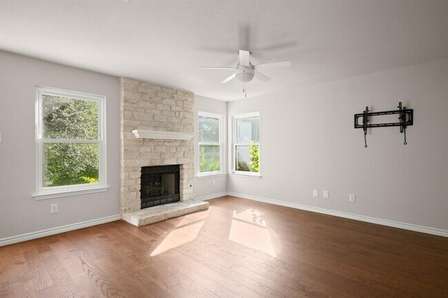 Building Photo - 17841 Park Valley Dr