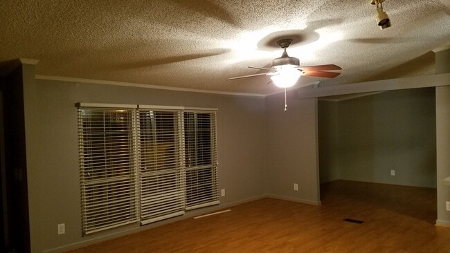 Building Photo - 3150 Greenwood Dr