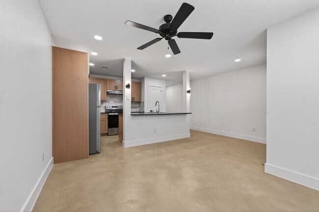 Foto del edificio - Brand-New Duplex Living in the Heart of Greenville – Modern Finishes & Private Driveways