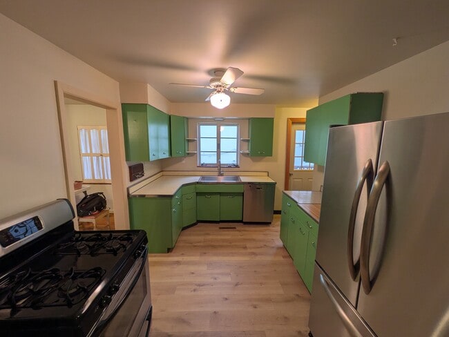 Building Photo - 852 Anaconda Ave