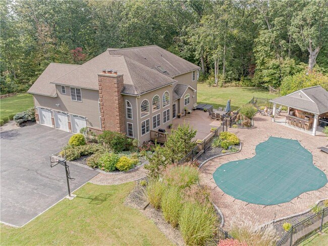 Foto del edificio - 45 Whitetail Rd