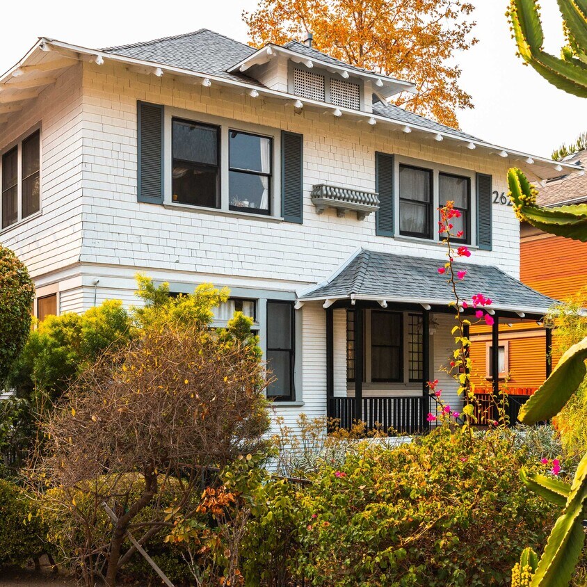 Foto principal - 2627 Halldale Ave