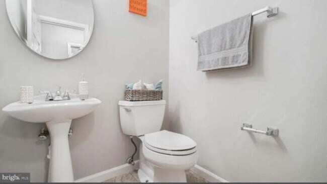 Building Photo - Charming 3BR/2-1/2 Bath Condo in Severn