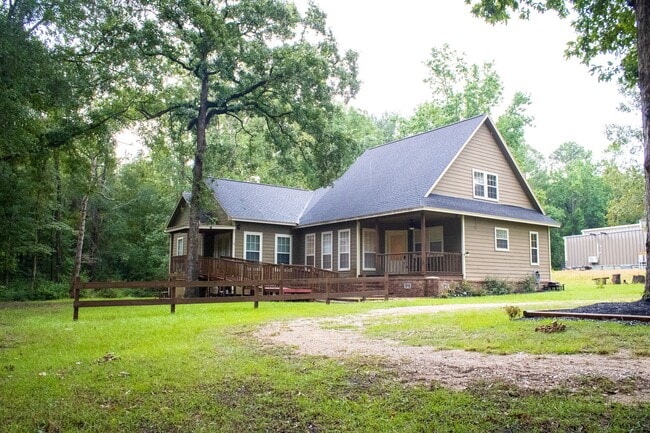 Building Photo - 13351 Park Ave