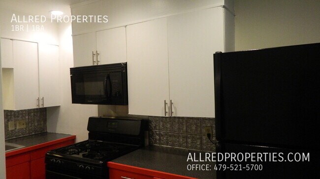 Building Photo - 621 N.Leverett -2