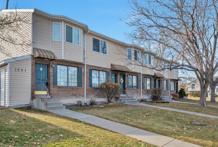 Primary Photo - Awesome Rose Park Townhouse