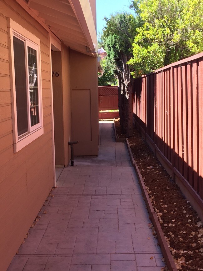 Building Photo - 20876 Garden Gate Dr