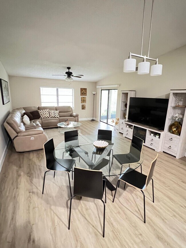 Foto del edificio - 18560 Sunburst Ln