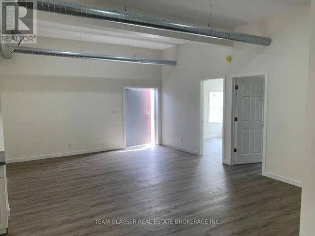Building Photo - 423-423 Hamilton Rd