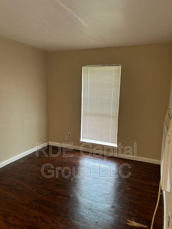 Foto principal - 1037 E Tucker St