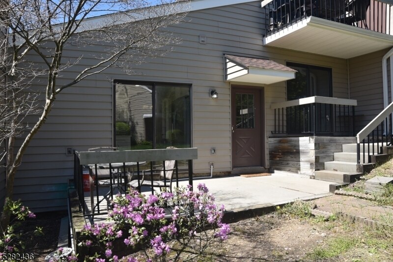 47 Overlook Dr, Clinton, NJ 08809 Townhome Rentals in Clinton NJ