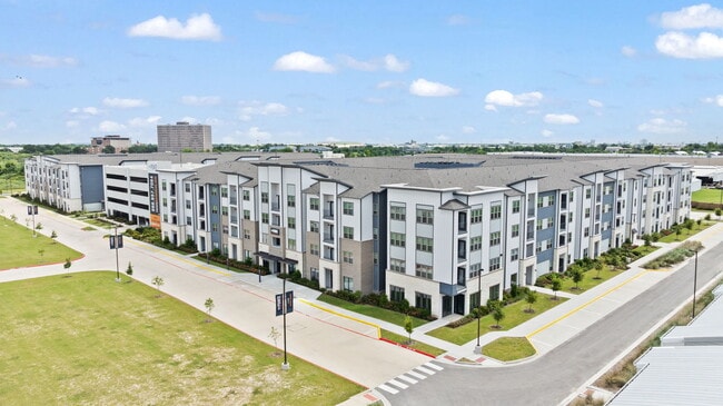 Building Photo - The Pointe at Bayou Bend