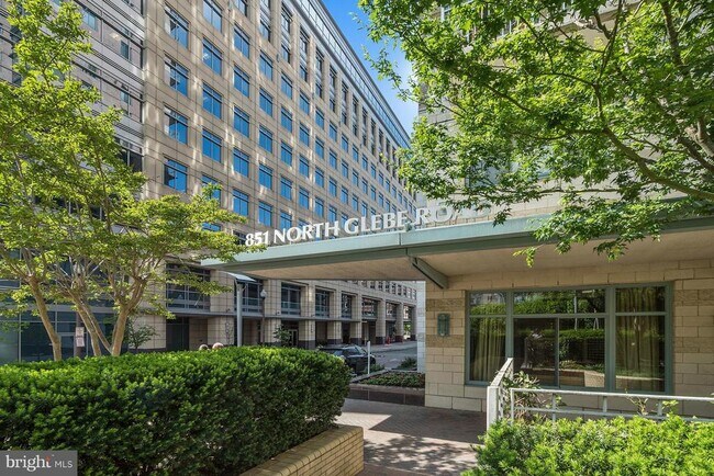 Foto del edificio - 851 N Glebe Rd