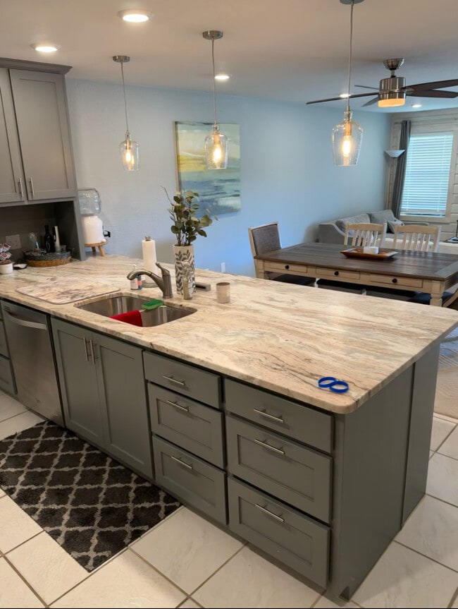 Foto del edificio - 604 Highcrest Dr