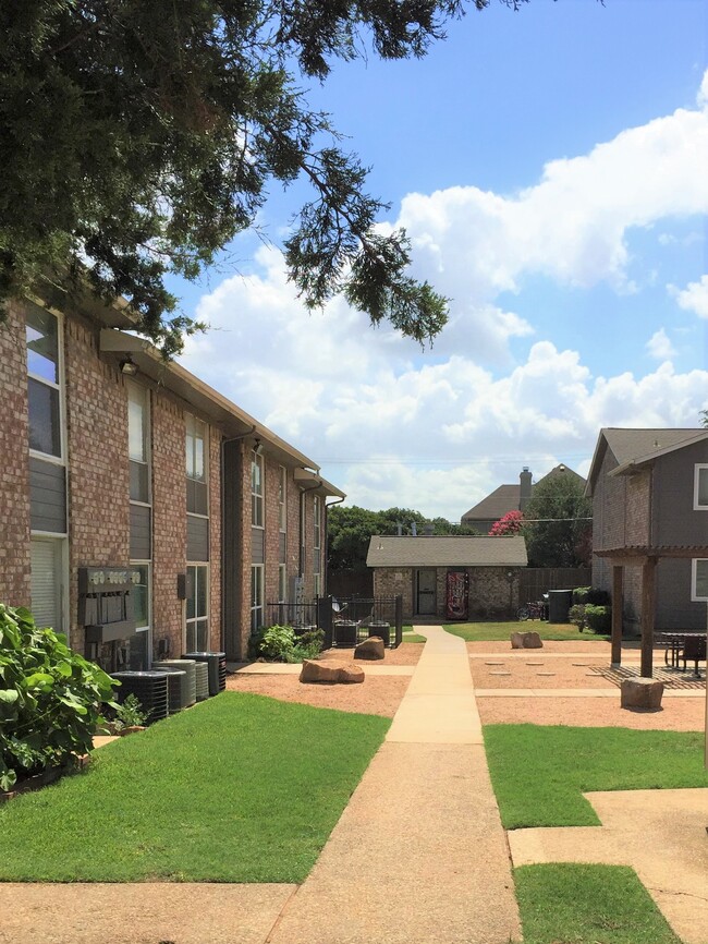 Building Photo - RIDGE CREST APARTMENTS