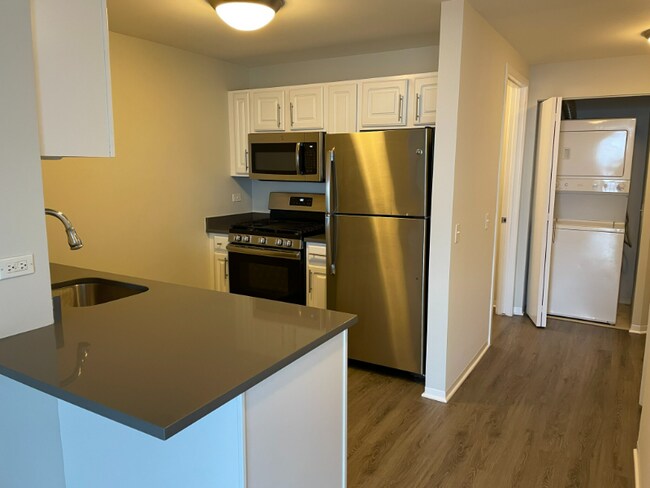 Photo - 530 N State St Apartment