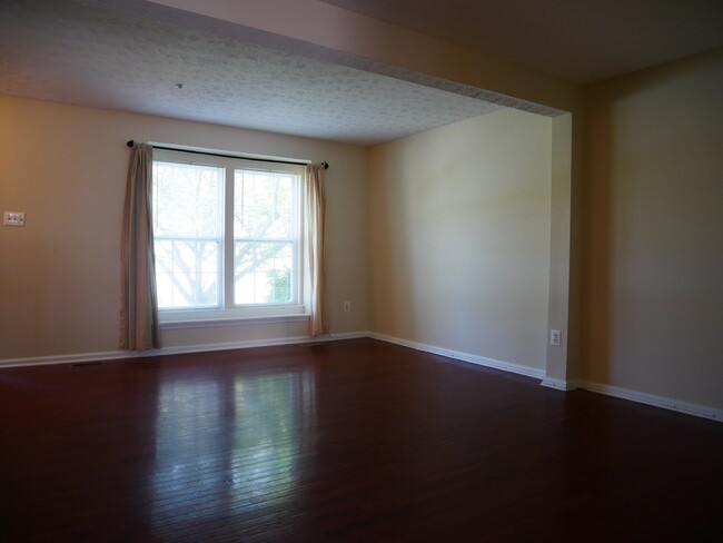 Building Photo - 3 Bedroom Townhome located in Rosedale, MD!