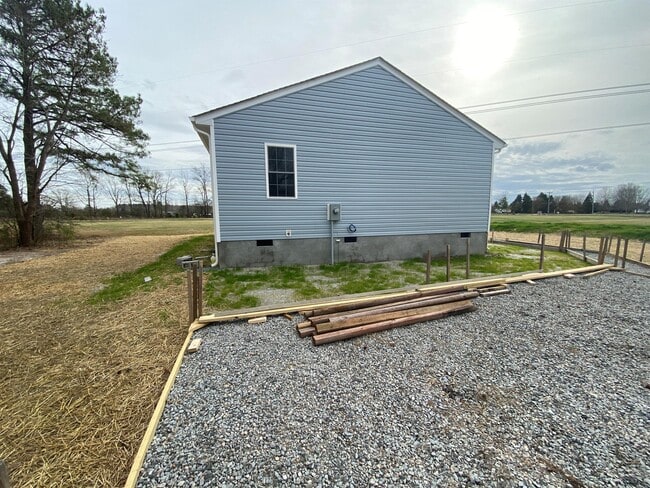Building Photo - 1125 W Rd