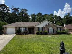Building Photo - 208 Easy St