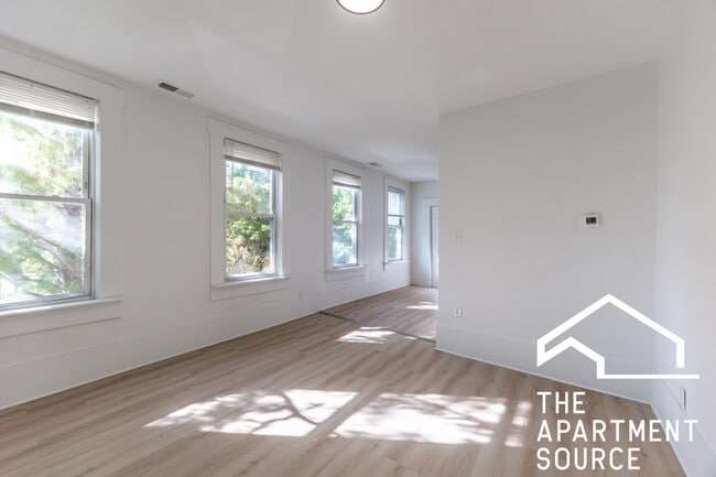 Foto del edificio - 2301 N Leavitt St