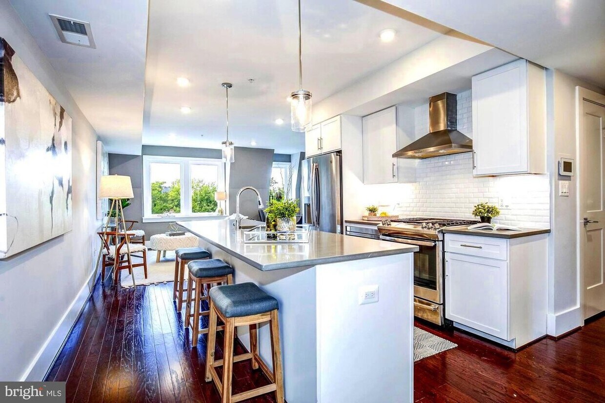Foto principal - 1021 17th St NE
