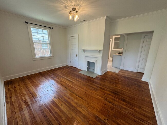 Foto del edificio - Updated 2/1 Brick House in Celanese- $1,495