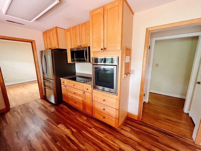 Building Photo - 307 Cork Dr