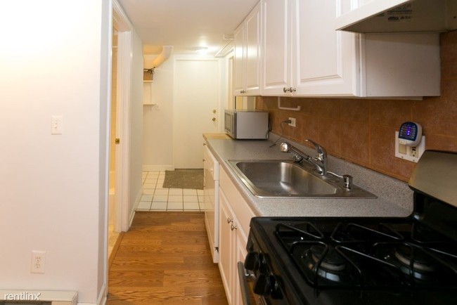 Building Photo - 587 W Hawthorne Pl