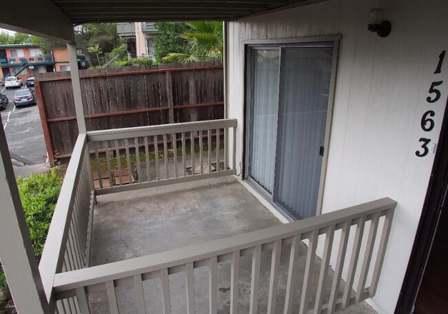 Foto del edificio - 1563 Valle Vista Ave