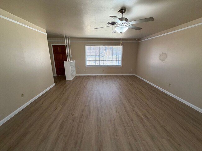 Foto del edificio - 4 Bed 2 Bath House in the 76133