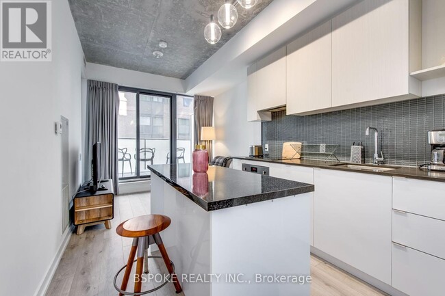Building Photo - 161-161 Roehampton Ave