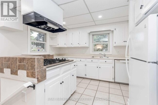 Building Photo - 156 Clapperton St