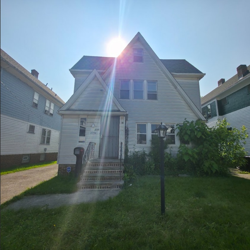 Primary Photo - 3294 E 146th St