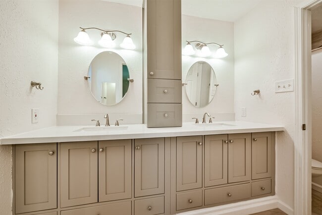 Building Photo - 16031 Birch Vale Dr