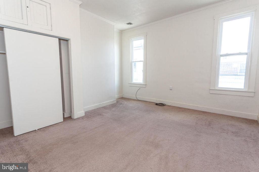 Foto principal - 91 E Main St