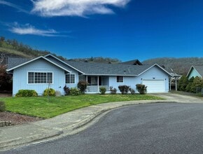 Building Photo - 2220 NW Cabrillo Ct