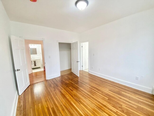 Building Photo - 20 Imrie Rd
