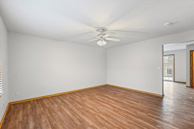 Building Photo - Modern Comfort & Space